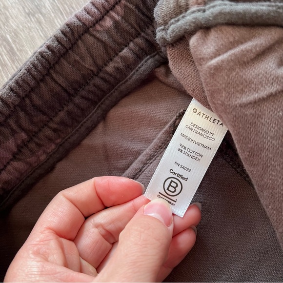 Athleta farallon short in gray camo print‎ women’s size 4 - Picture 7 of 8